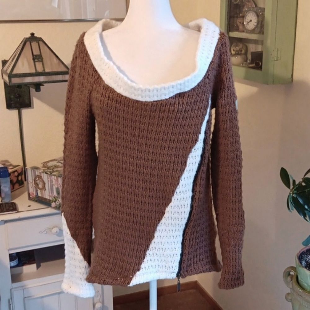 NWT Alessa Crochet Oversized Convertibles Sweater.